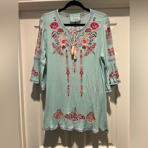 Paparazzi Bohemian Floral Embroidered Tunic, size Medium